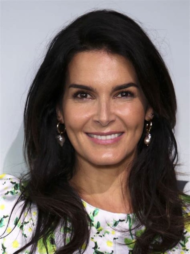 Uncover The Marital Status Of Actress Angie Harmon: Exclusive Insights Revealed