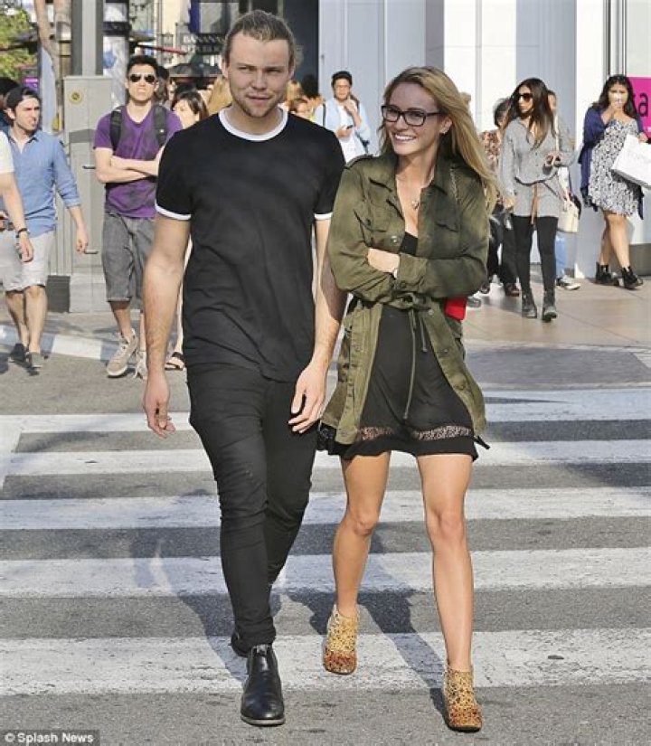 Unveiling Bryana Holly Ashton Irwin: Model, Influencer, And Advocate